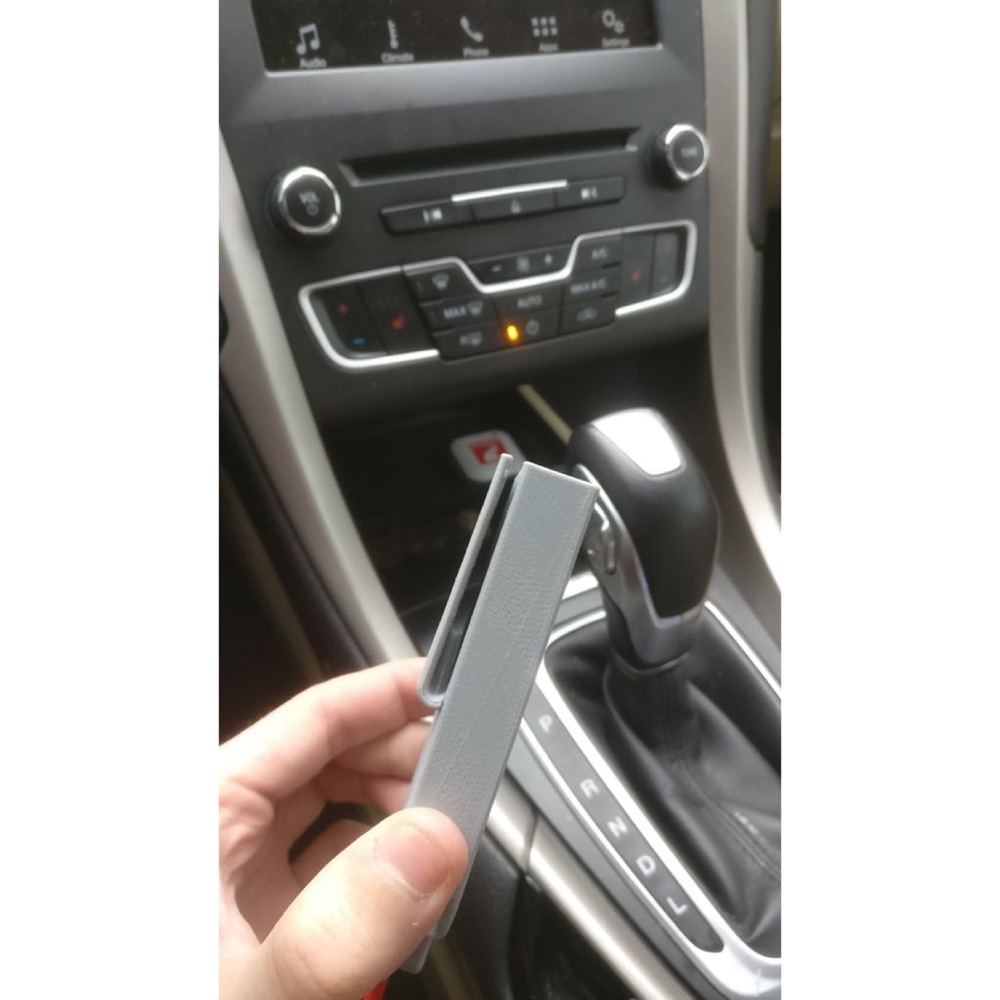 Ford Fusion Telefon Yuvası Klipsi görsel 2