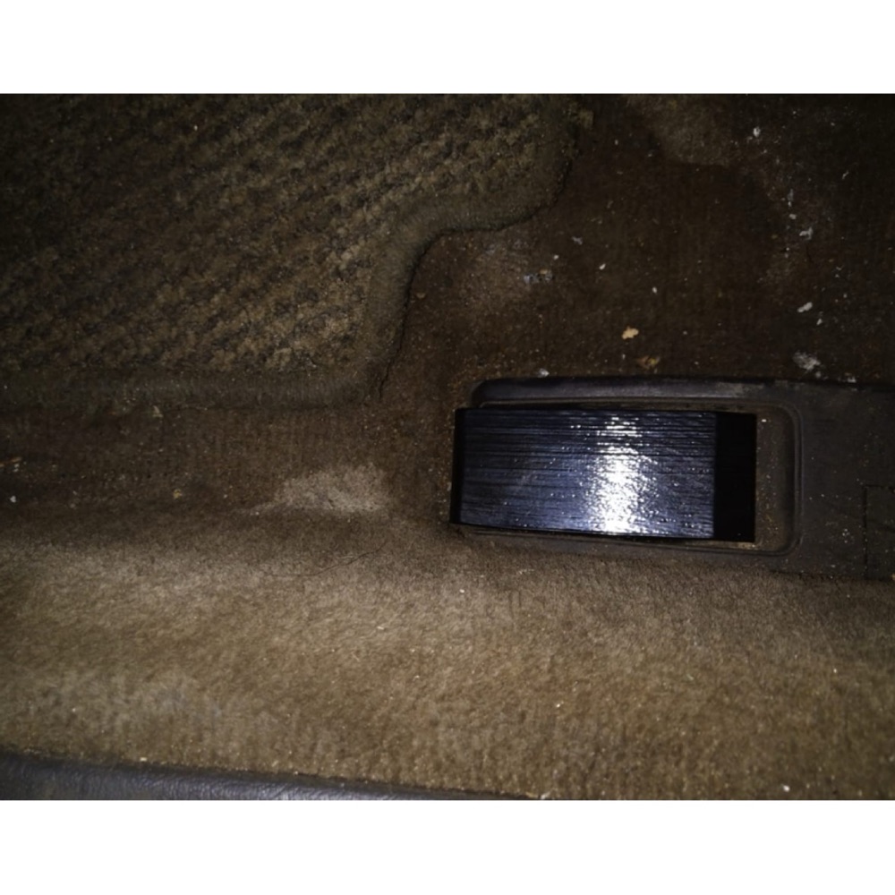 Subaru Outback II Yakıt Deposu Kapağı Tutamağı görsel 3