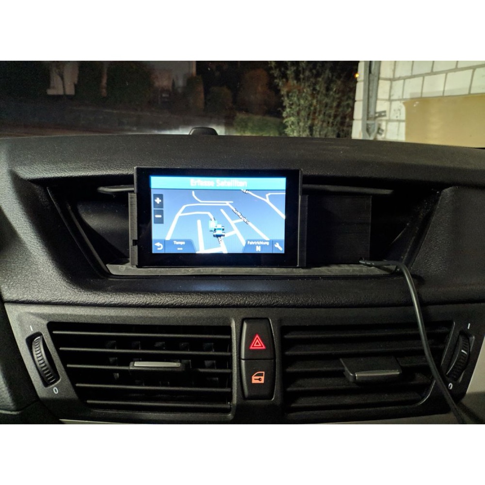 Garmin Drive Smart 51 Navigasyon Cihazı Tutucu (BMW X1 Uyumlu) görsel 3
