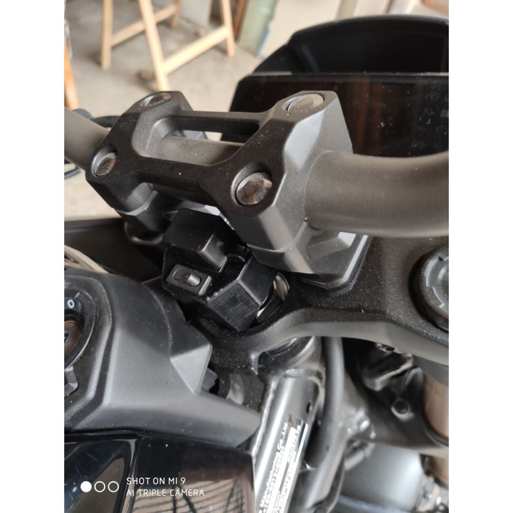 Honda CB650R 2019 USB şarj cihazı tutucusu görsel 2