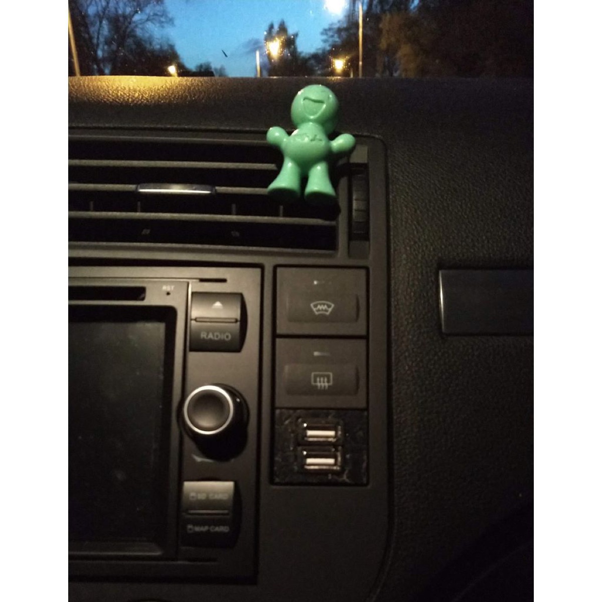 Çift USB Çıkışı Çerçevesi (Ford Focus Uyumlu) görsel 3