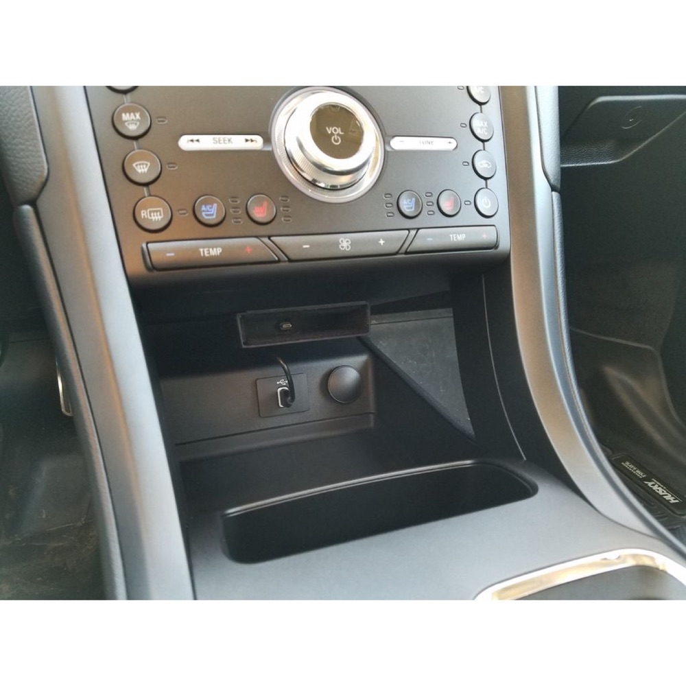 Ford Fusion Yapışkan Bantlı Telefon Yuvası görsel 2