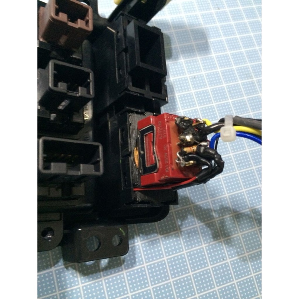 Subaru Legacy Ek Anahtar/Röle Kutusu görsel 3