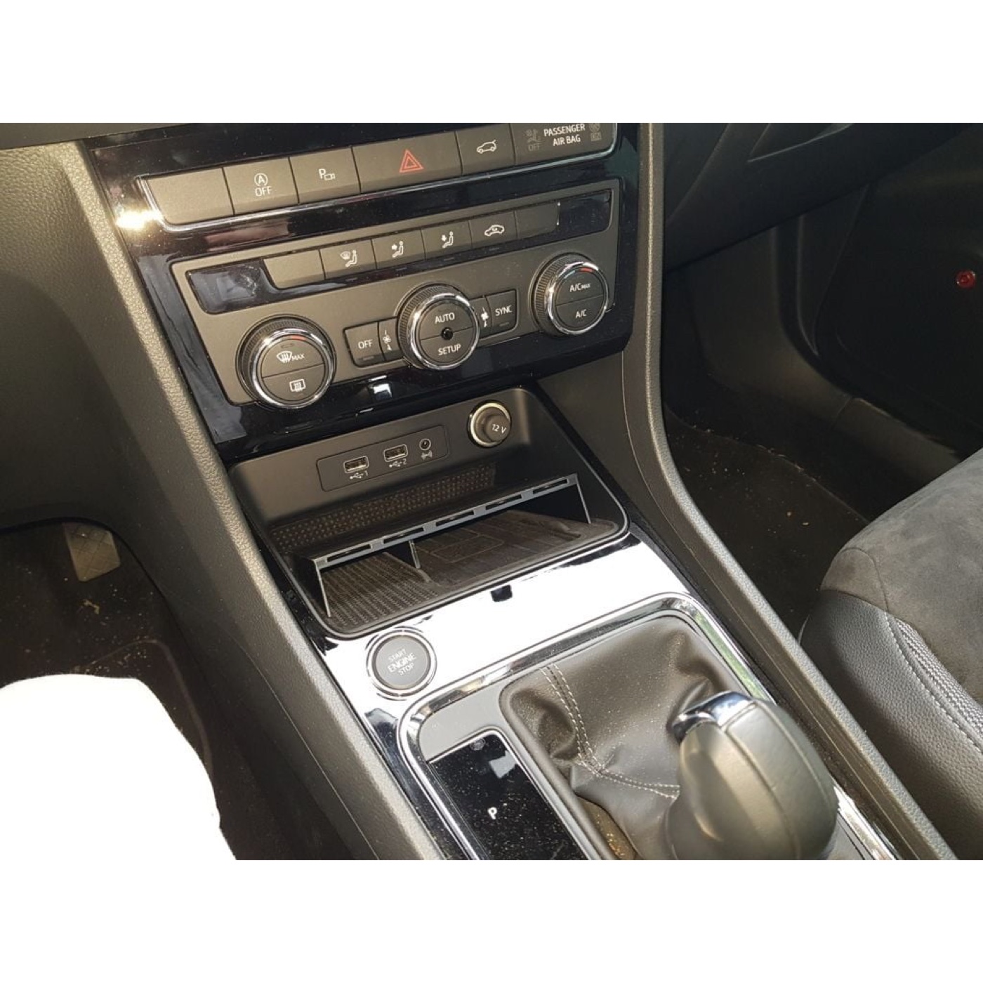 Seat Ateca Orta Konsol Saklama Rafı (2016-2020)