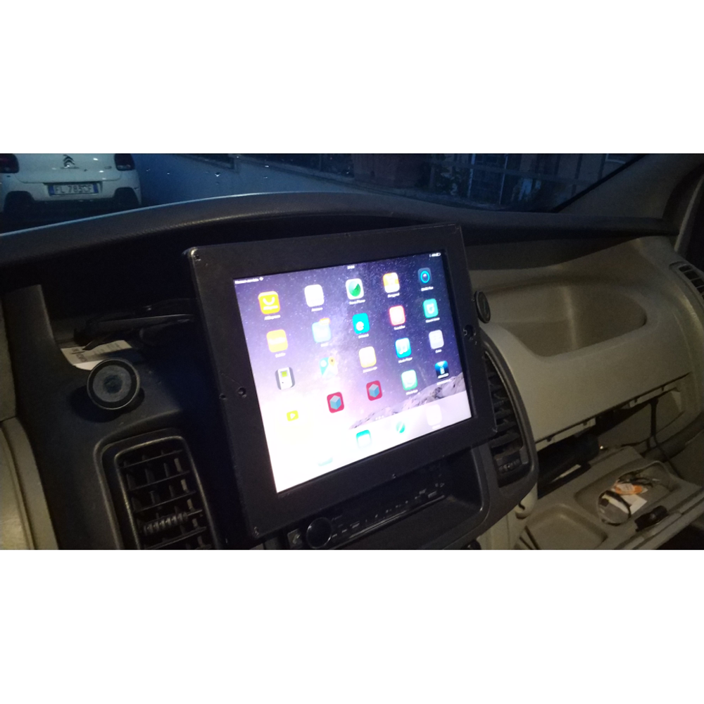 Renault Trafic Tablet Tutucu Standı görsel 4