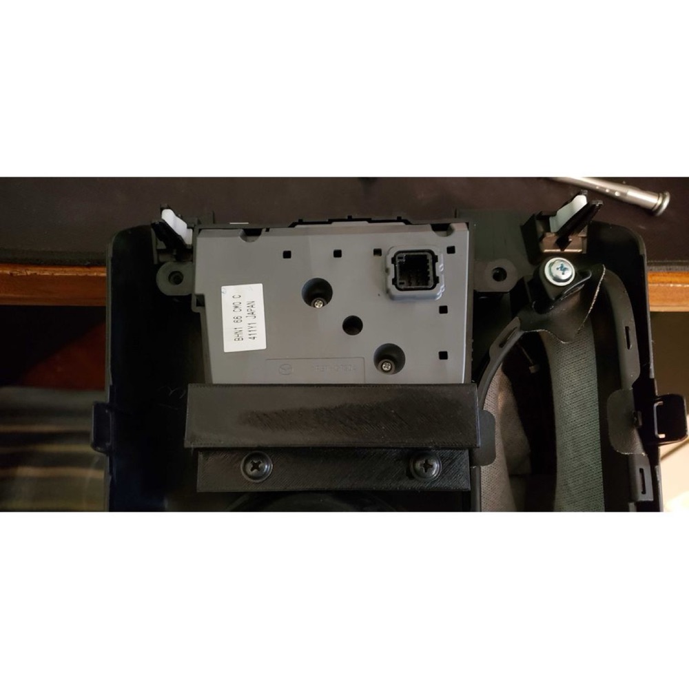 Mazda 3 (2014-2019) Commander Düğmesi Braketi görsel 2