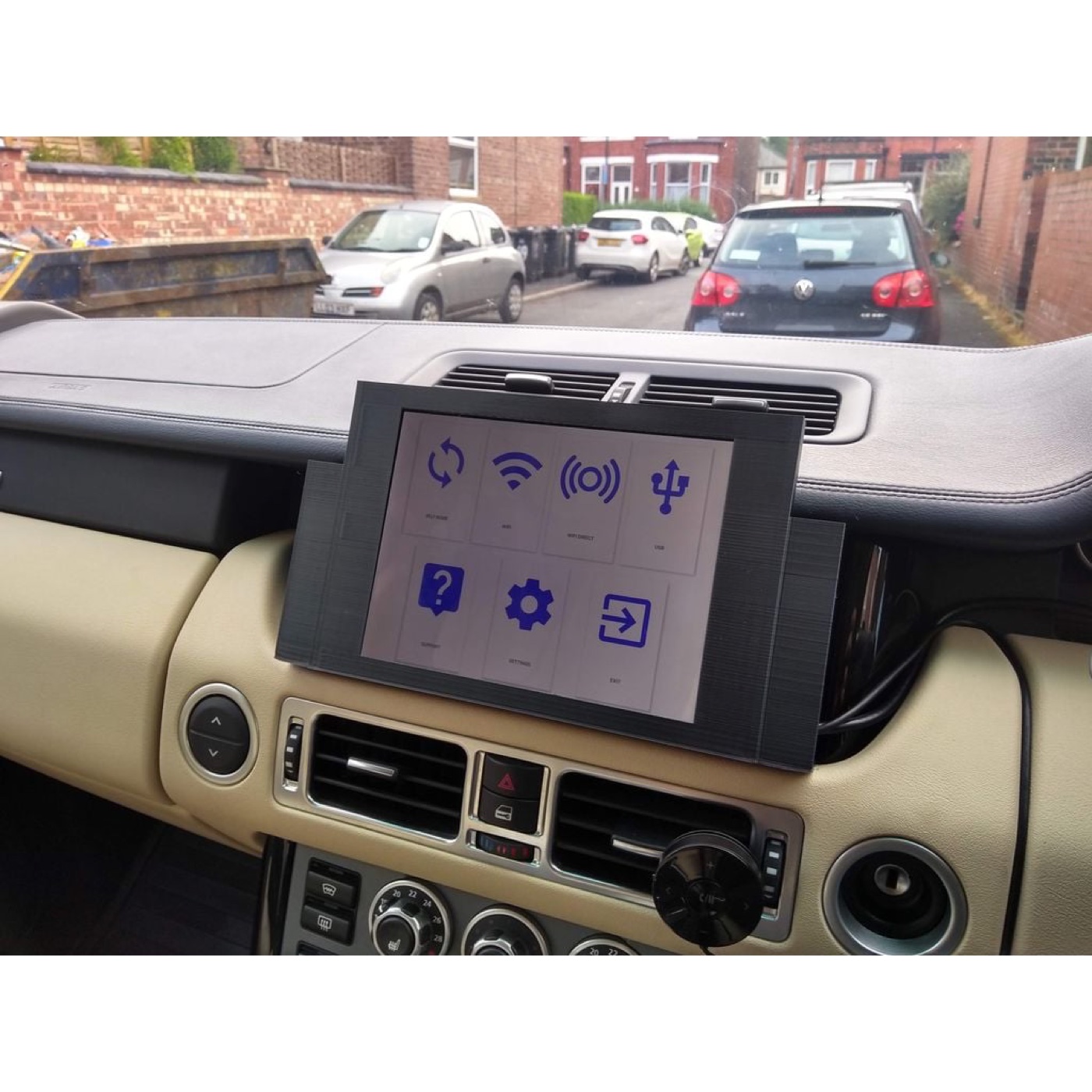 Range Rover Tablet Montaj Çerçevesi (Büyük Ekran Uyumlu)