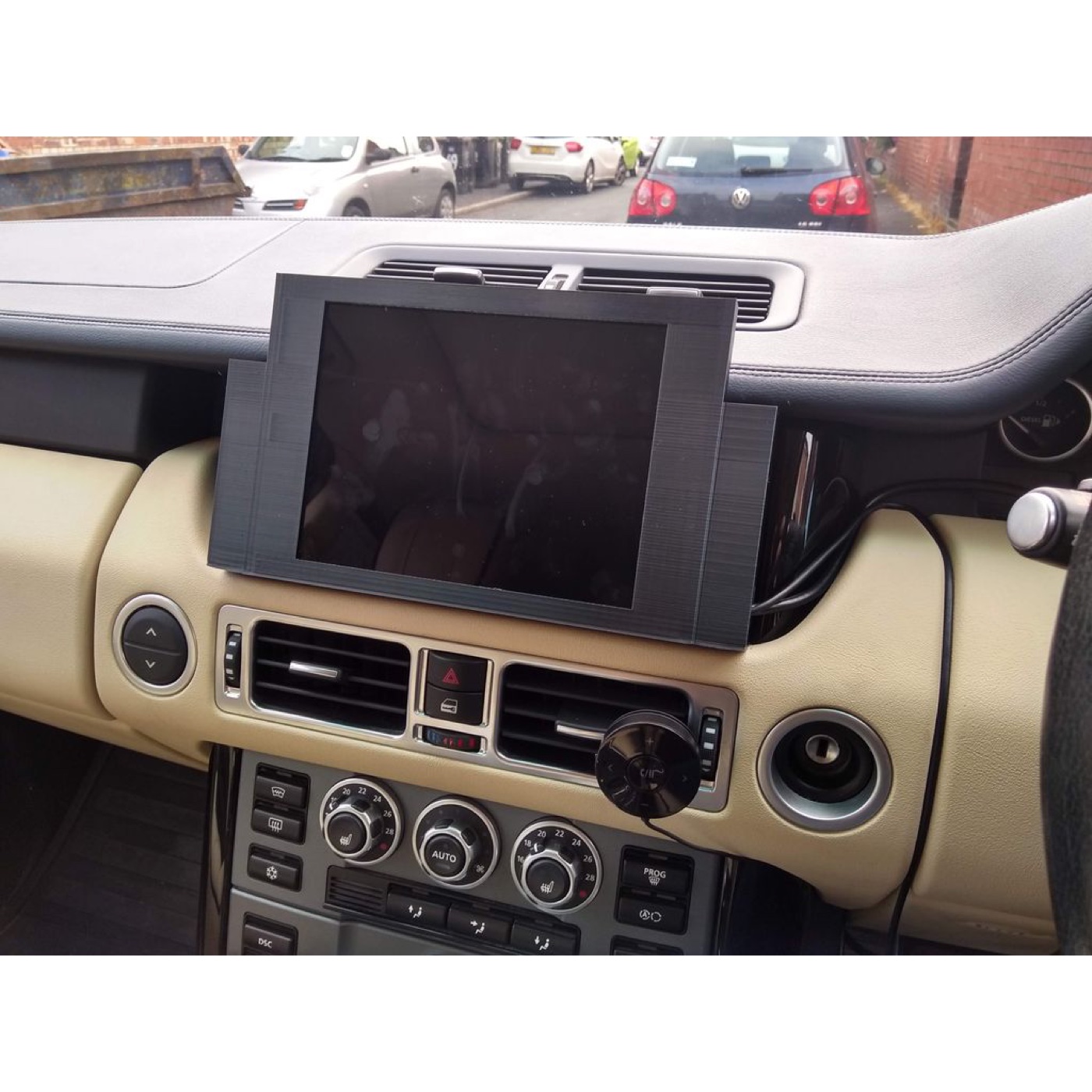 Range Rover Tablet Montaj Çerçevesi (Büyük Ekran Uyumlu) görsel 2