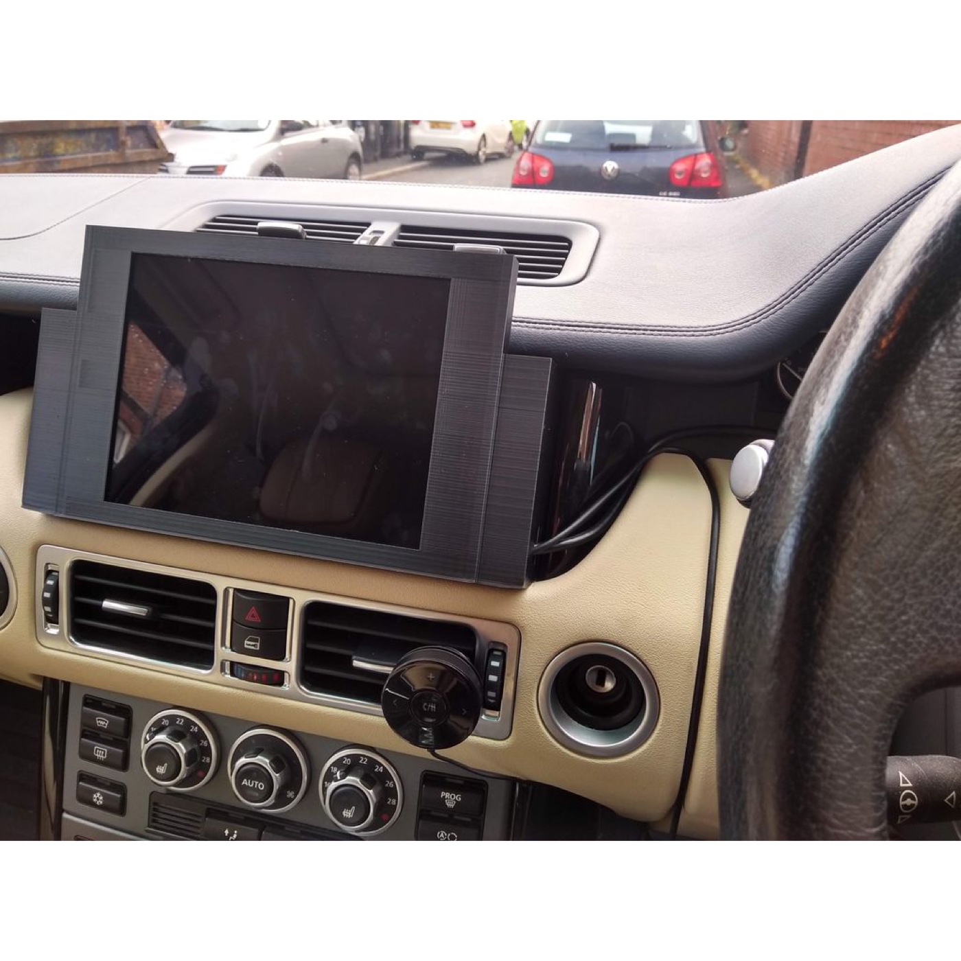 Range Rover Tablet Montaj Çerçevesi (Büyük Ekran Uyumlu) görsel 3