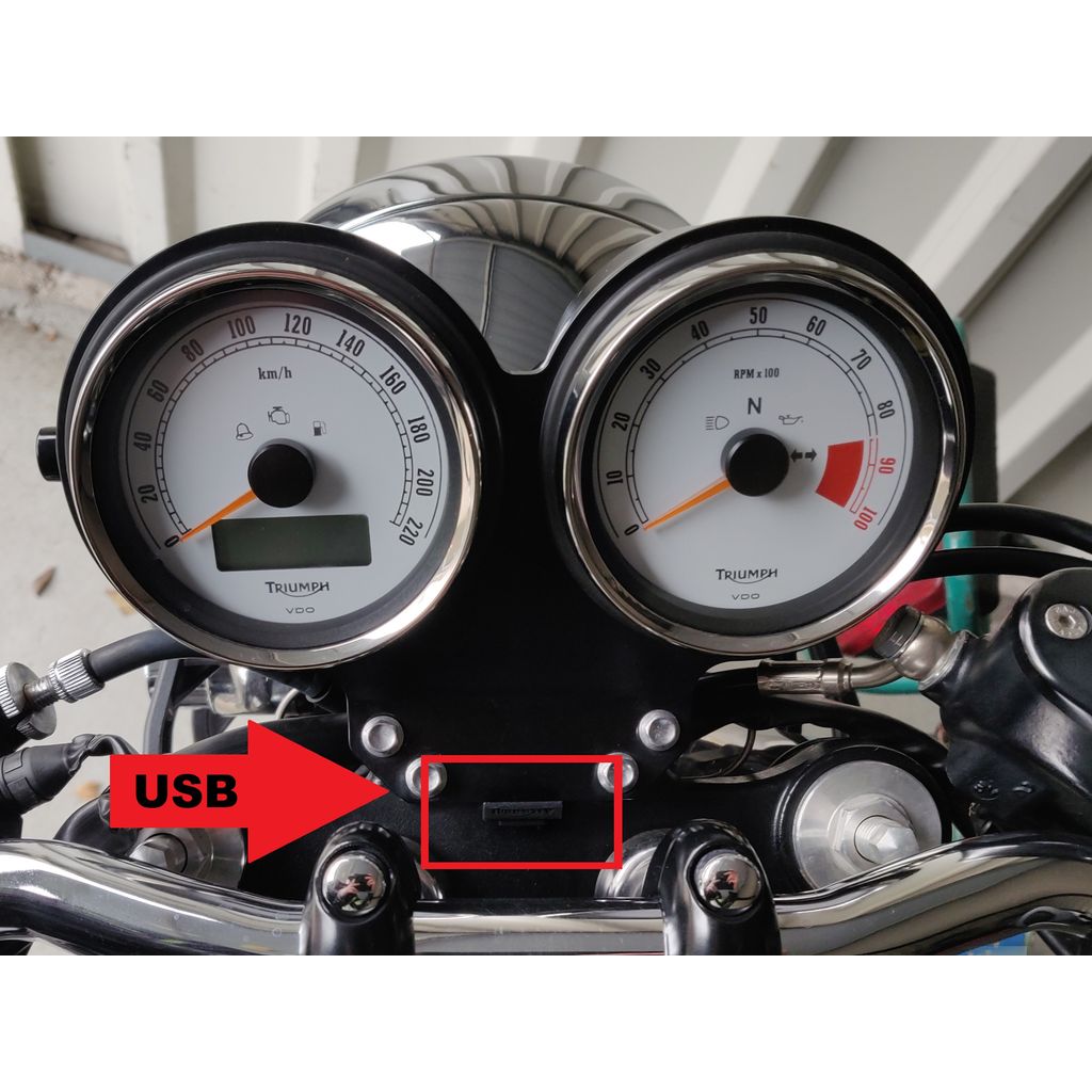 Triumph Thruxton 900 Gizli USB Girişi görsel 2