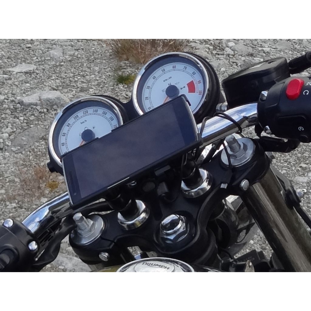 Triumph Thruxton 900 Gizli USB Girişi görsel 4