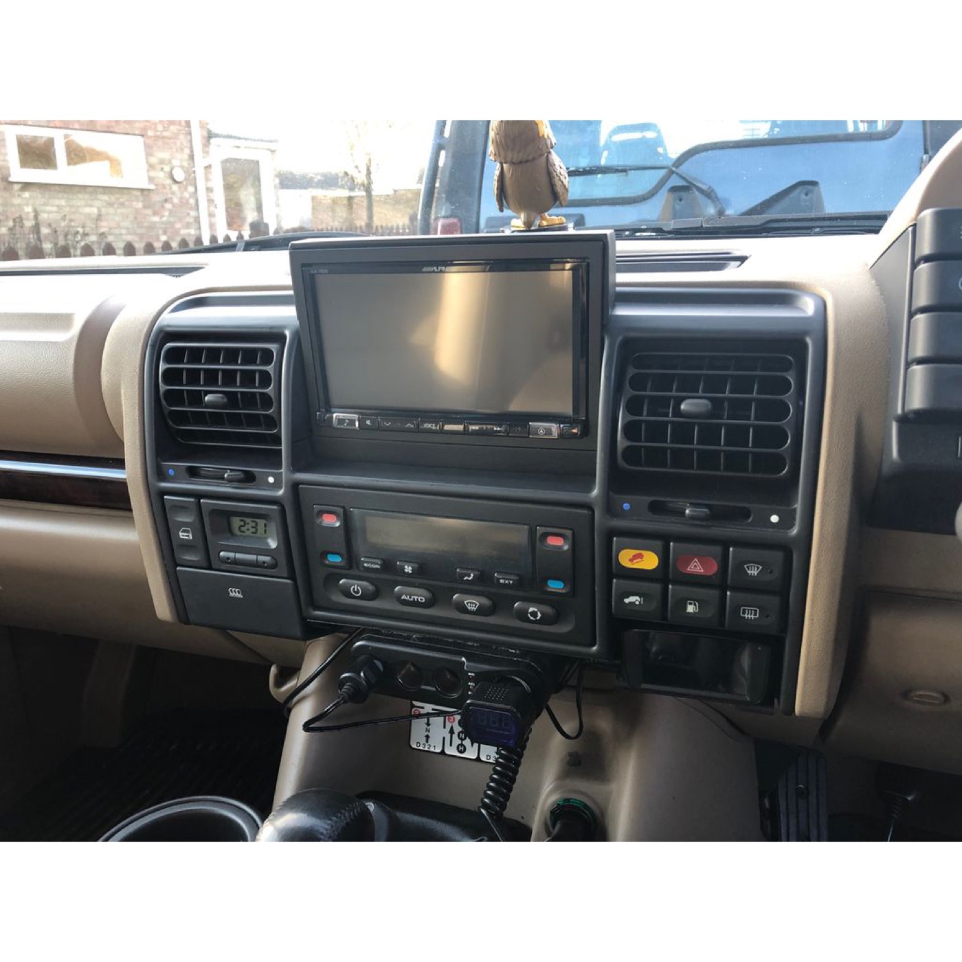 Land Rover Discovery 2 Alpine iLX-702D Multimedya Montaj Seti görsel 4