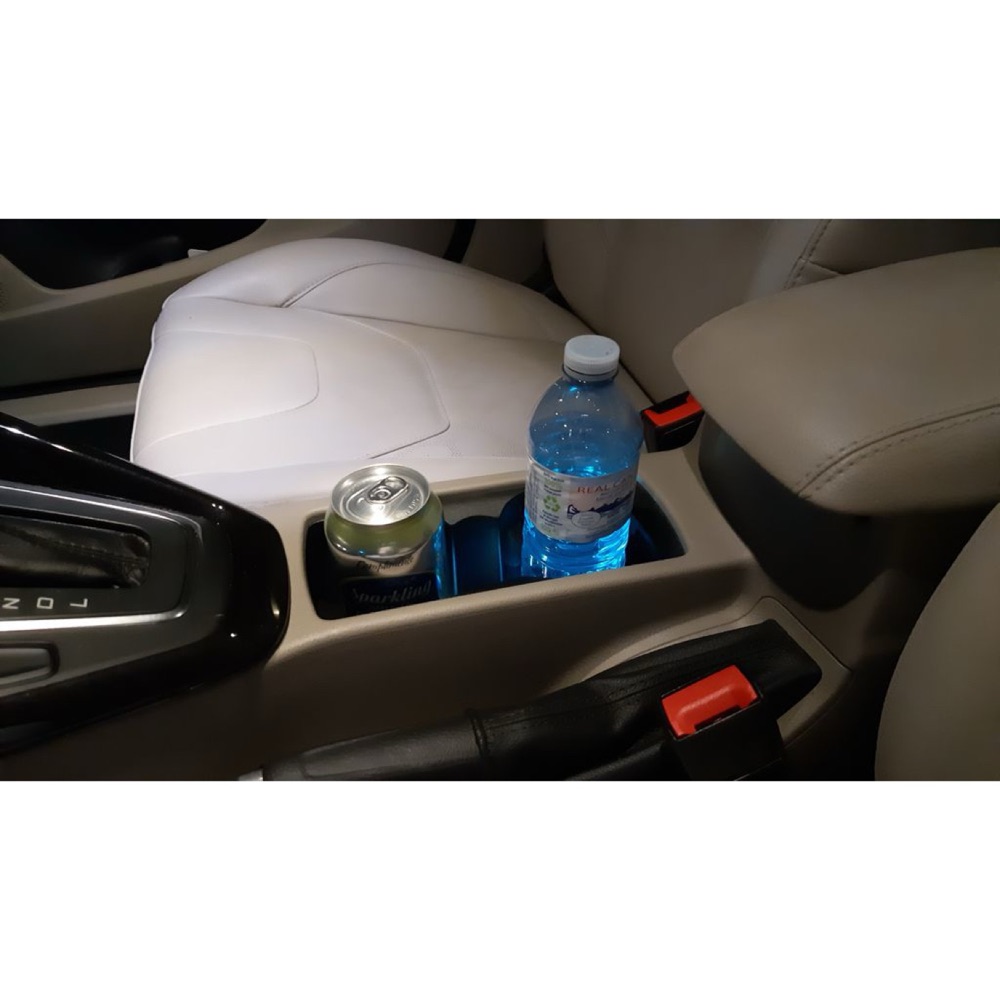 Ford Focus bardak tutucu görsel 3