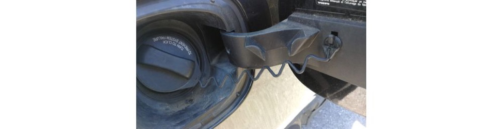 Volvo S60 Yakıt Kapağı Bağlantı Dili görsel 3