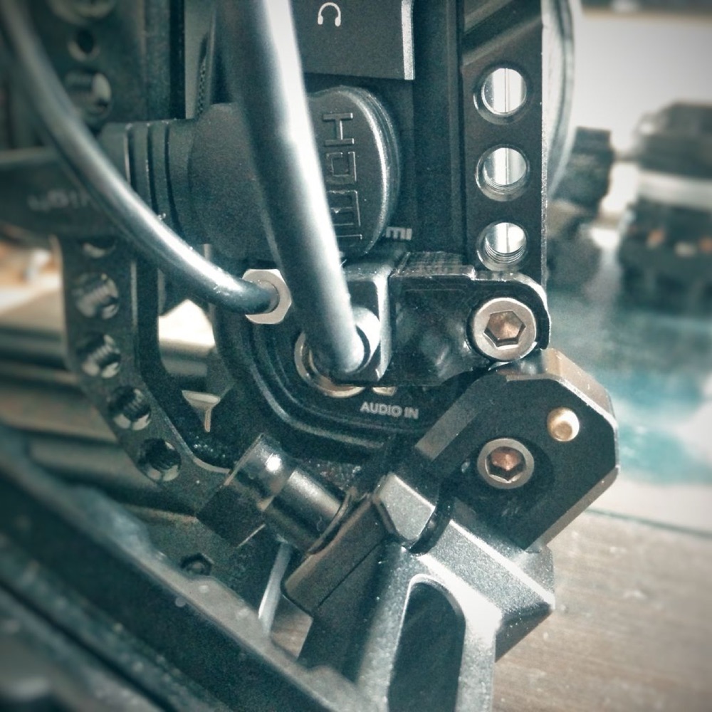 Blackmagic Pocket 4K SmallRig Kafes Kablo Klipsi