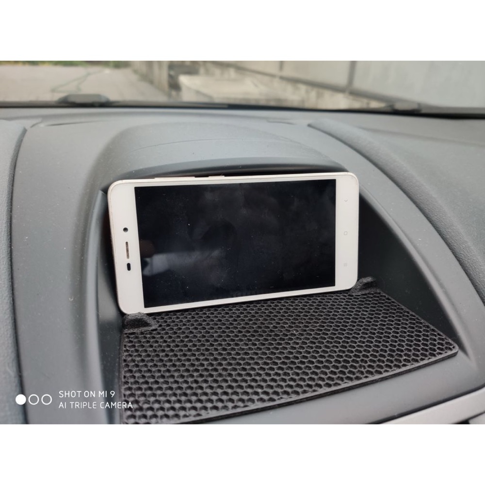 Ford Fiesta Akıllı Telefon Tutucu Paneli görsel 2