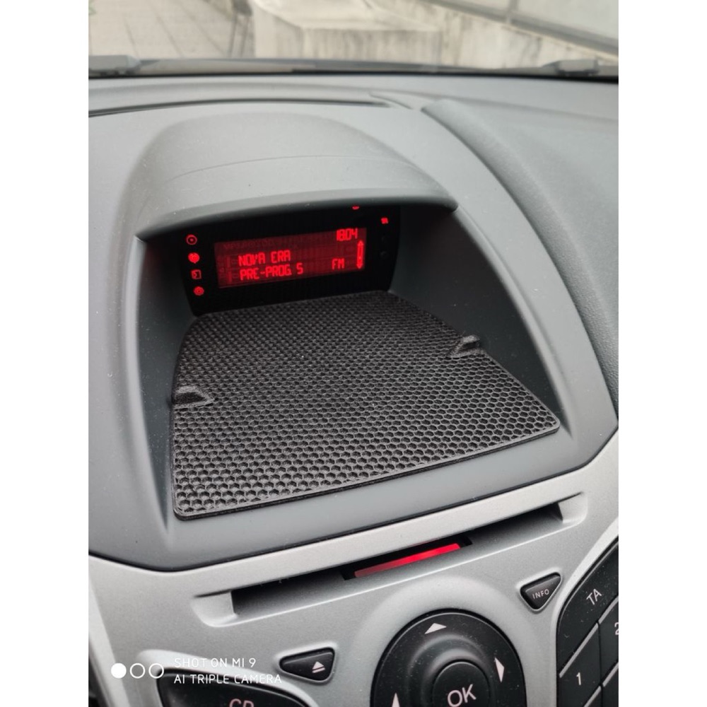 Ford Fiesta Akıllı Telefon Tutucu Paneli görsel 3