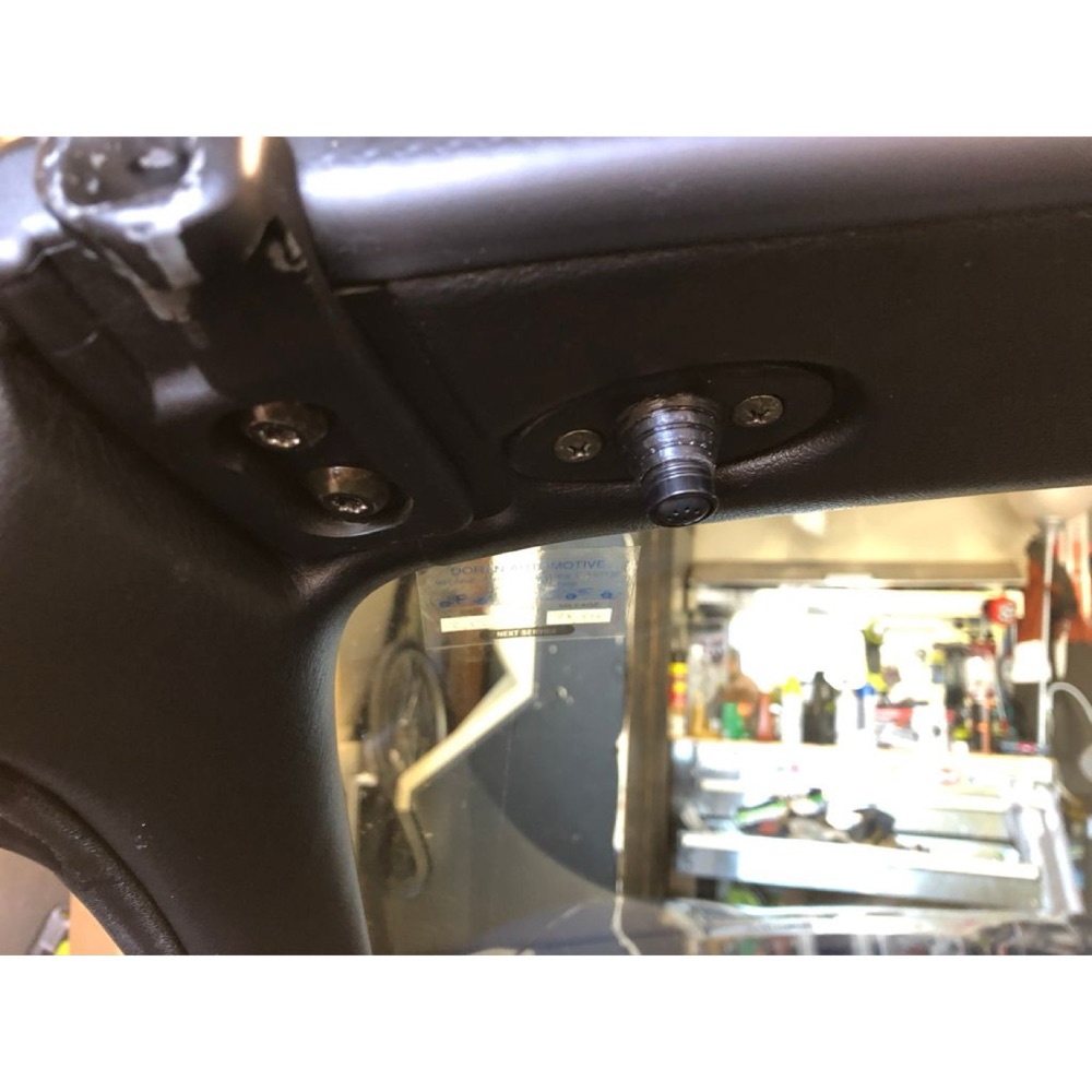 Mazda MX-5 Siperlik Boşluk Mikrofon Tutucu görsel 2