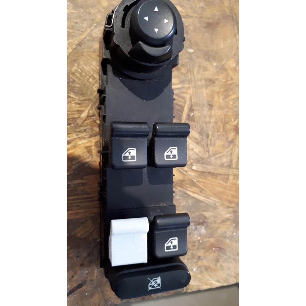 Alfa Romeo 159 Arka Cam Kumanda Düğmesi görsel 3