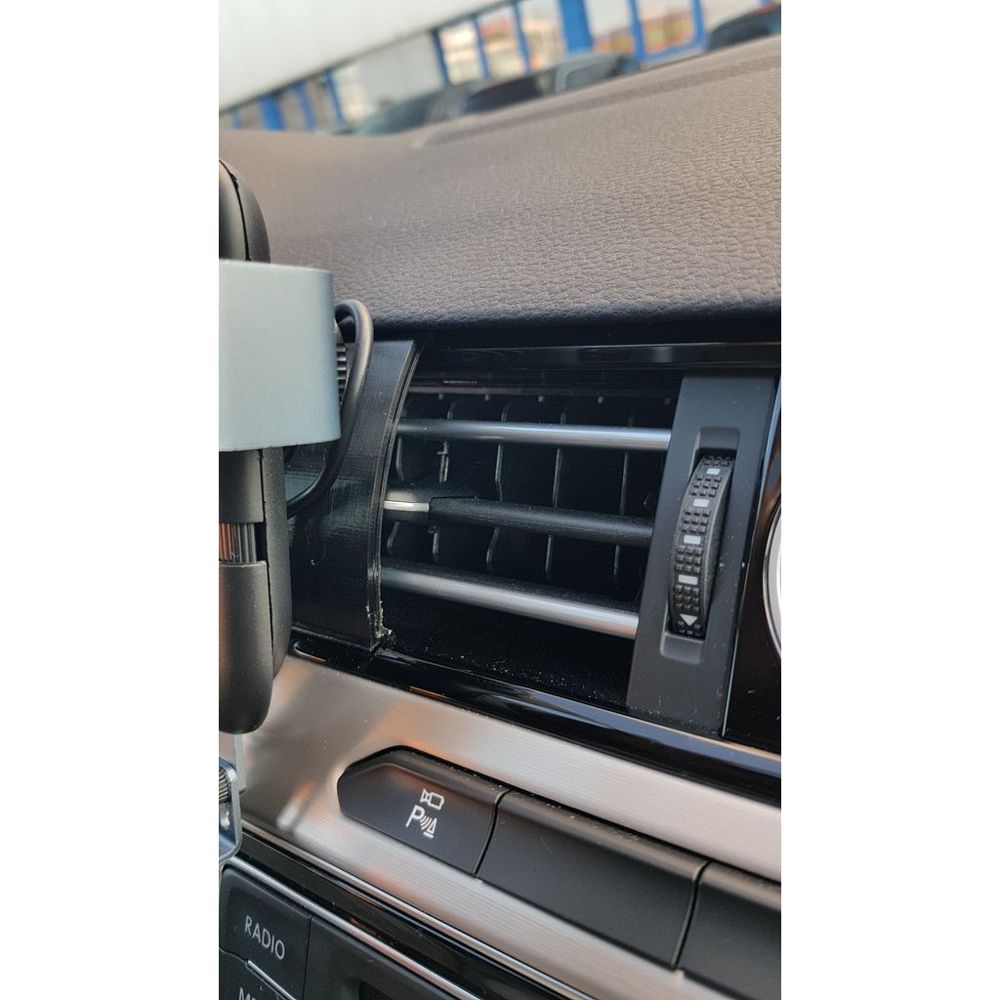 VW Passat Şarj Cihazı Tutucusu görsel 2