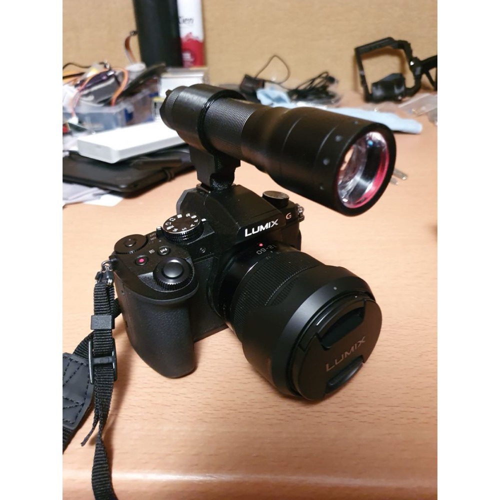 Panasonic Lumix G81 için Fener Sıcak Ayakkabı (Hot Shoe) Montajı