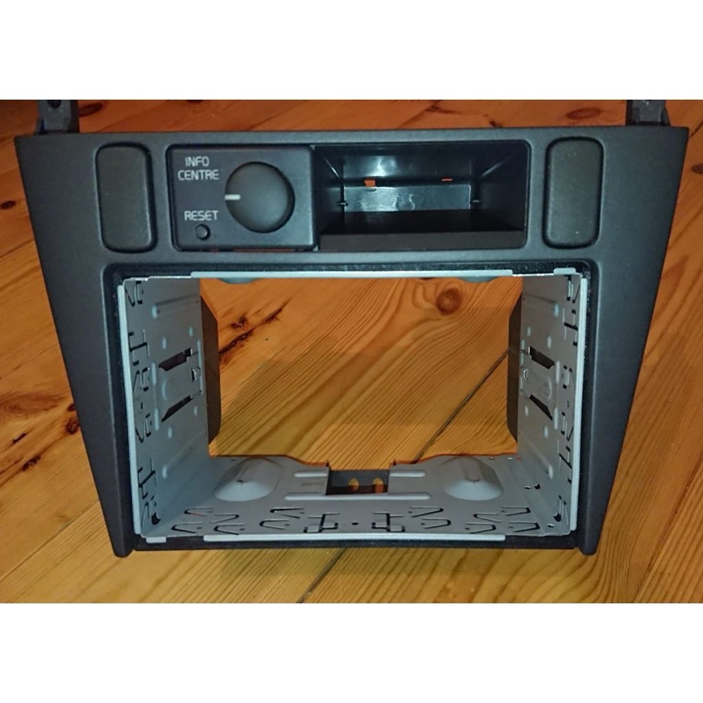 Volvo S40 / V40 Çift DIN Teyp Boşluk Çerçevesi (1996-2004)