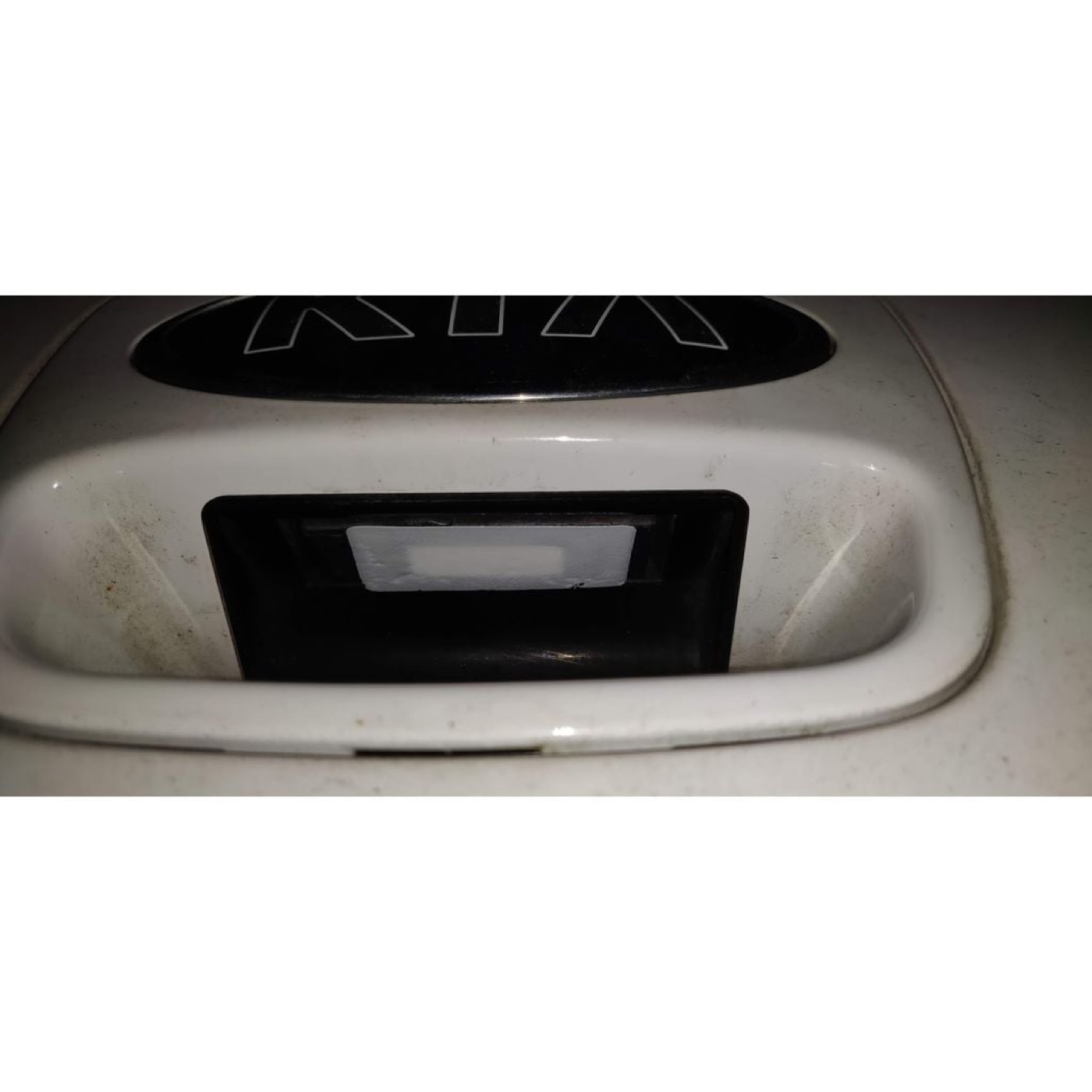 Kia Rio Bagaj Açma Düğmesi Kapağı görsel 2