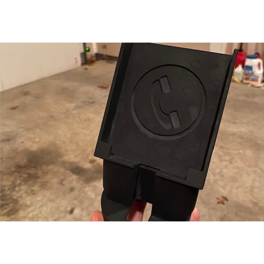 Nissan Altima iPhone 11 bardaklık telefon standı görsel 2
