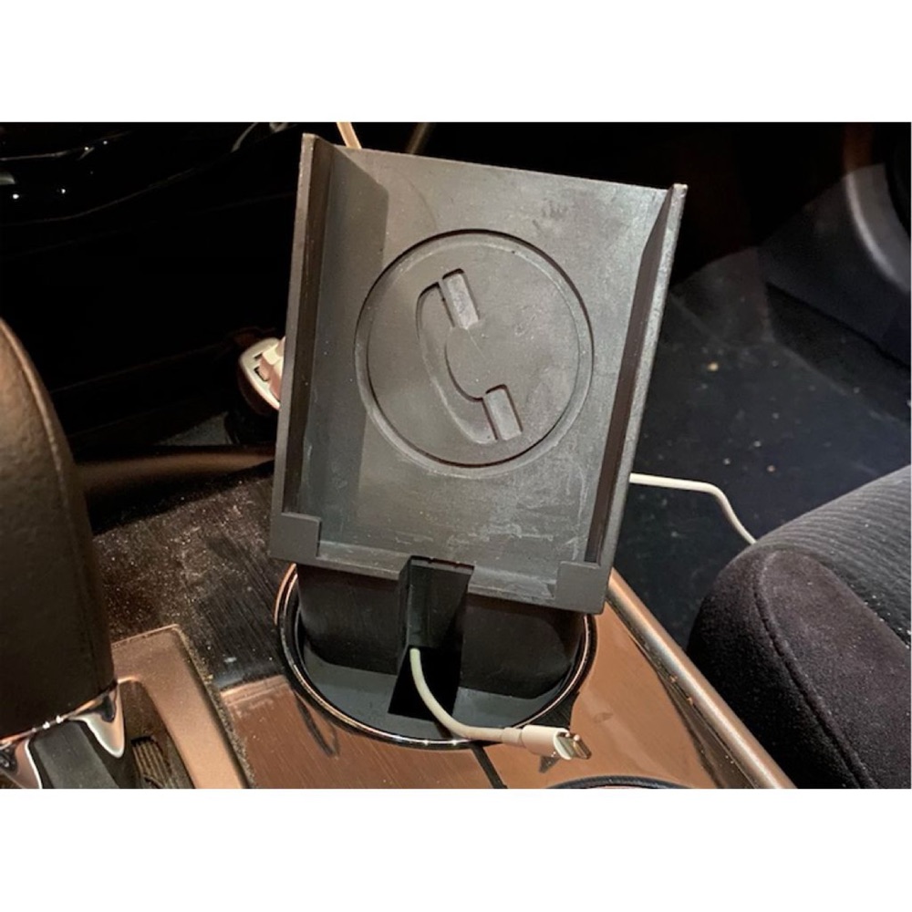 Nissan Altima iPhone 11 bardaklık telefon standı görsel 3