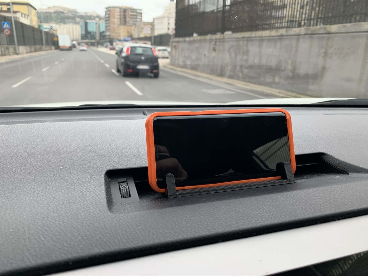 Telefon Standı (Toyota RAV4 Hybrid 2017) görsel 3