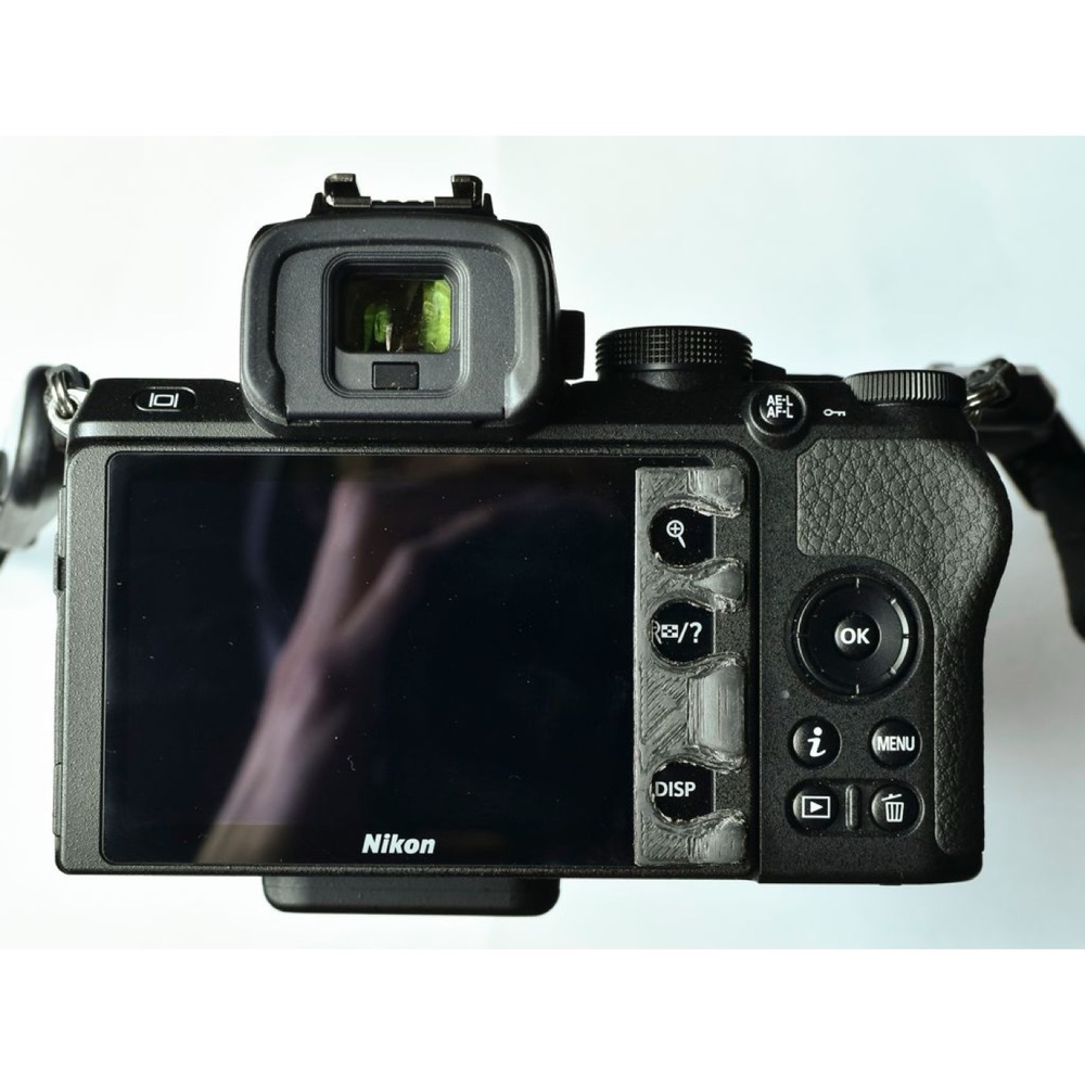 Nikon Z50 için Dokunsal Düğme Kılavuzu (Ekran Yanındaki Düğmeleri Hissettirir)
