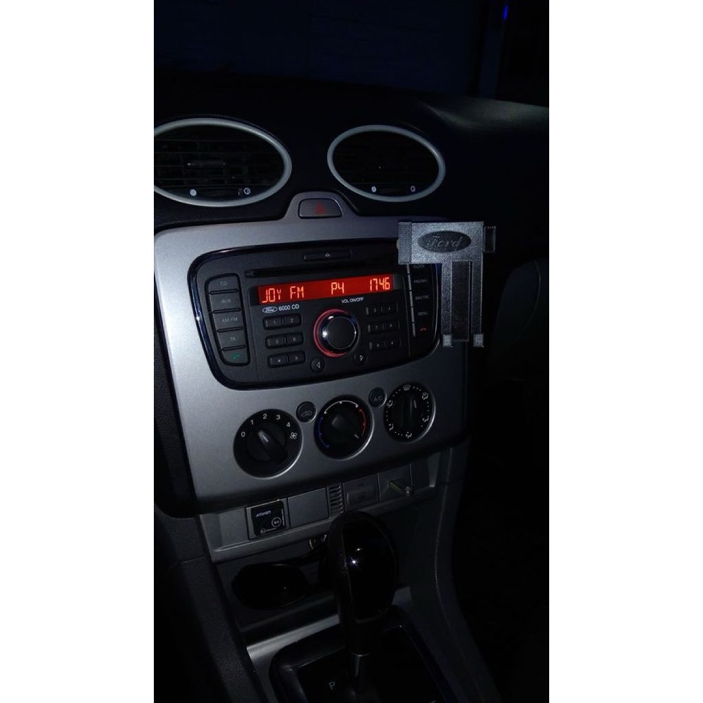 Ford Focus Kalorifer Mazgalı Telefon Tutucu