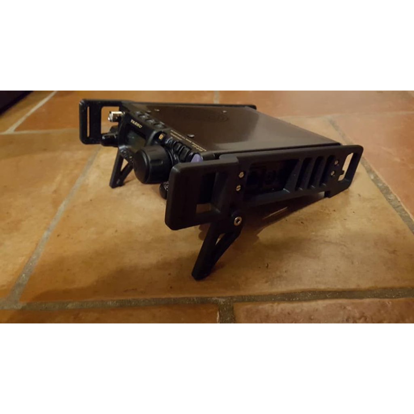 Yaesu FT-817 ve FT-818 Telsiz Çerçeve Braketi görsel 2
