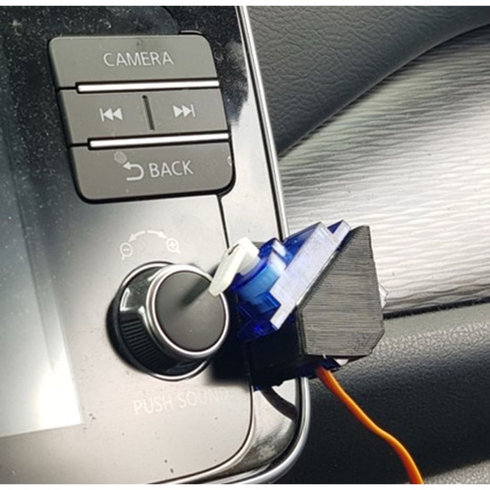 Nissan Leaf bilgi ekranı hareketli servo mekanizması tabanı