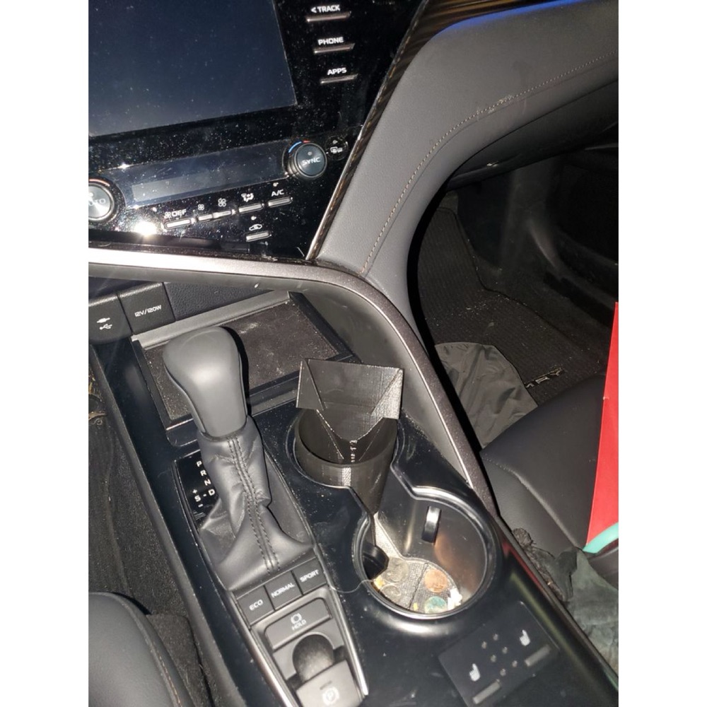 2018 Toyota Camry Bardaklık Telefon Yuvası görsel 2