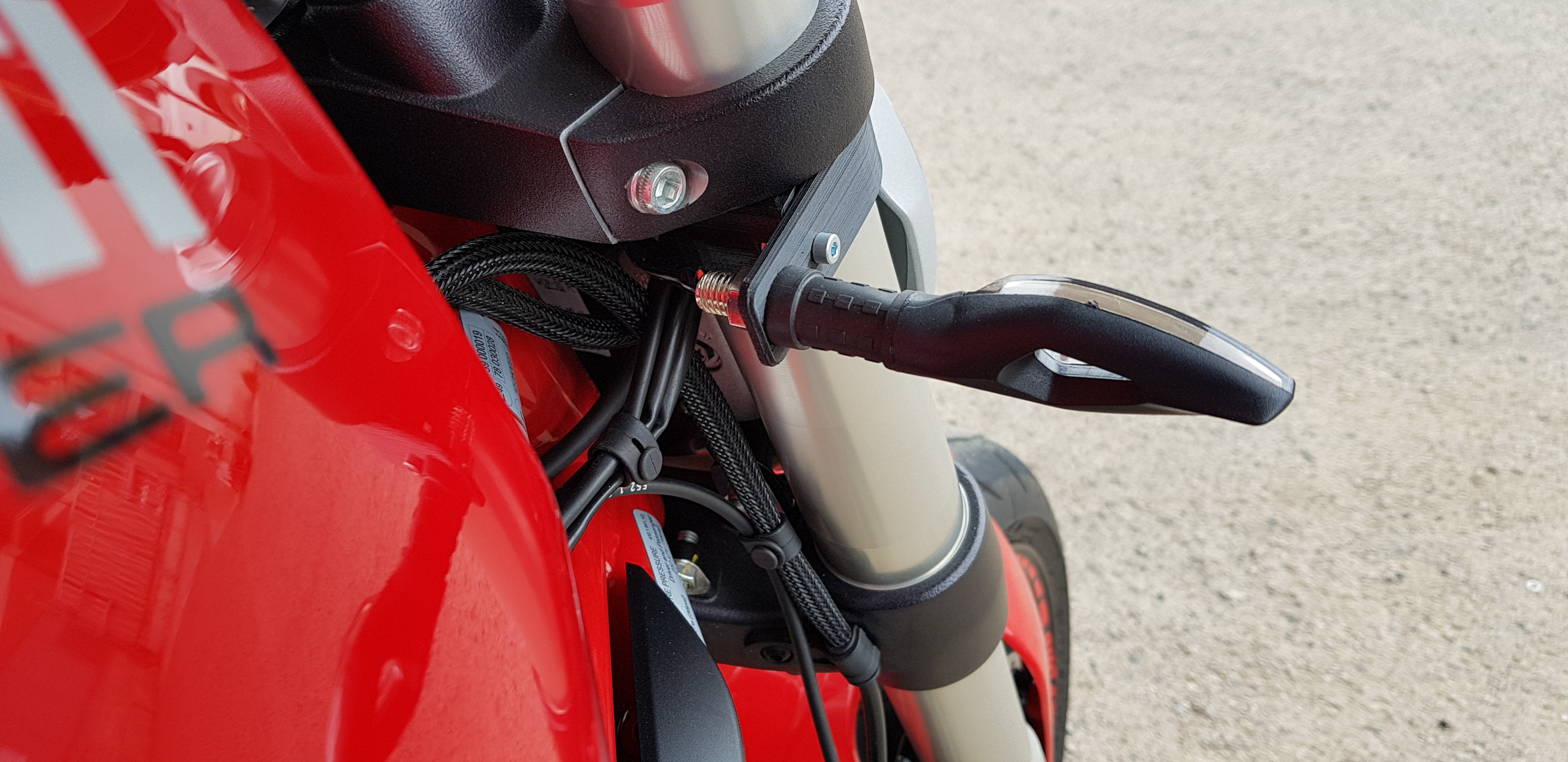 Ducati 797 Sinyal Lambası Bağlantı Braketi görsel 2
