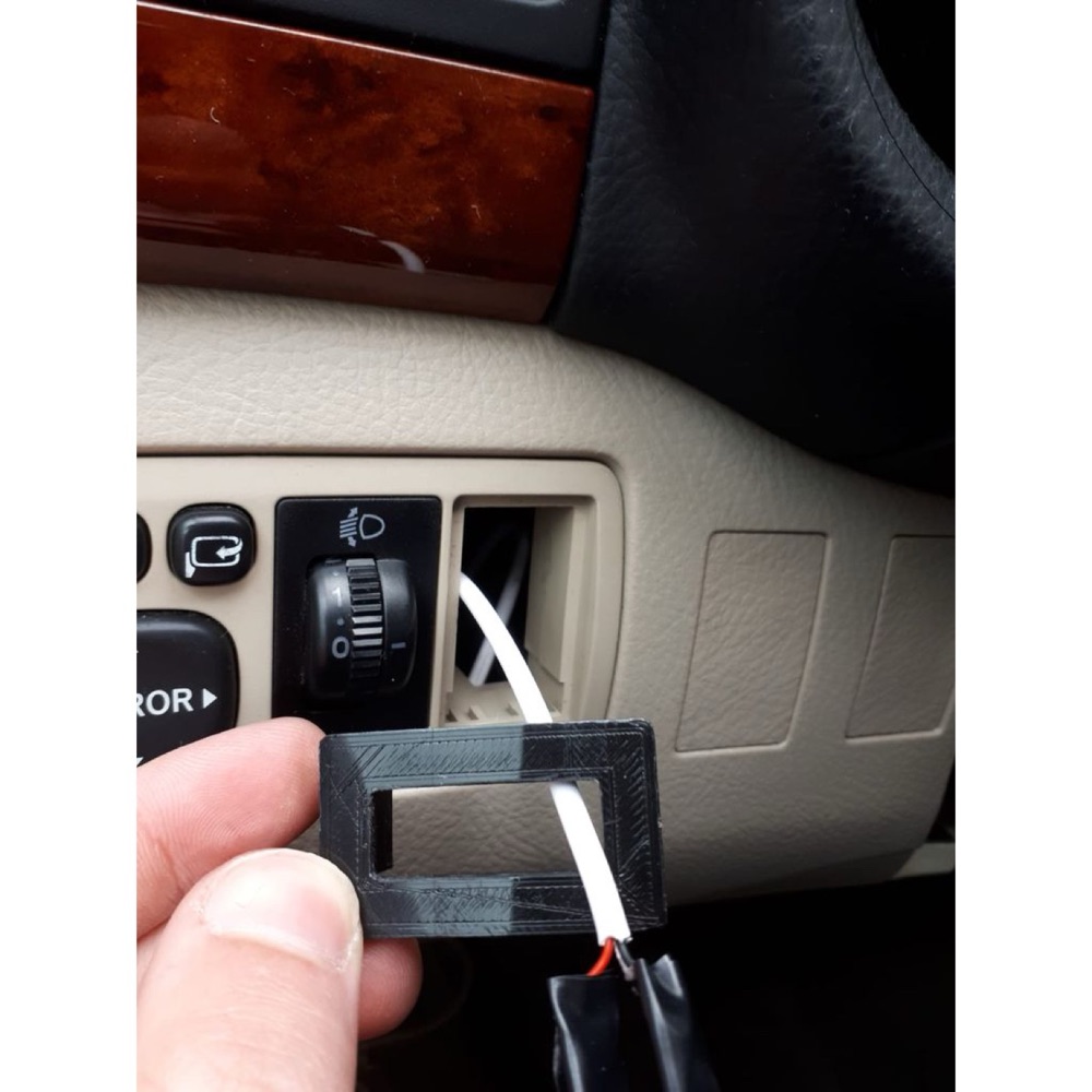 Toyota Avensis panel kapağı