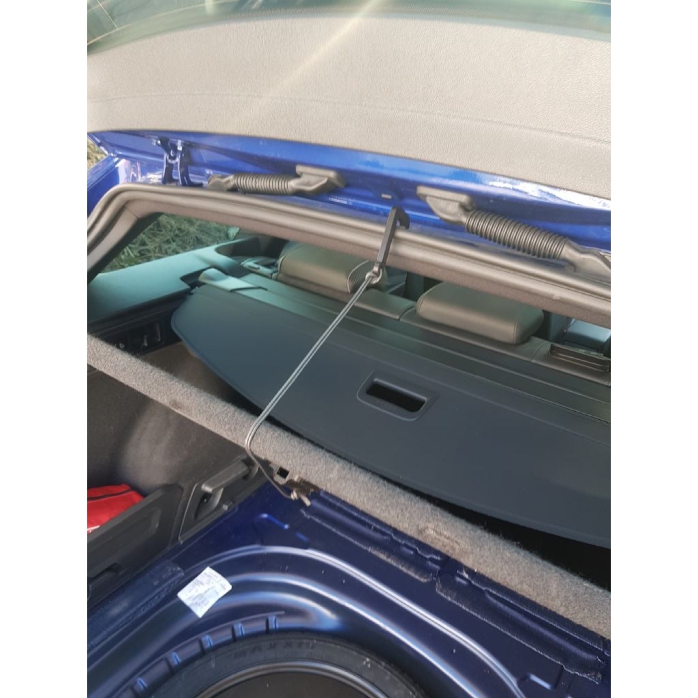 Seat Leon ST Bagaj Örtüsü Tutma Kancası görsel 4