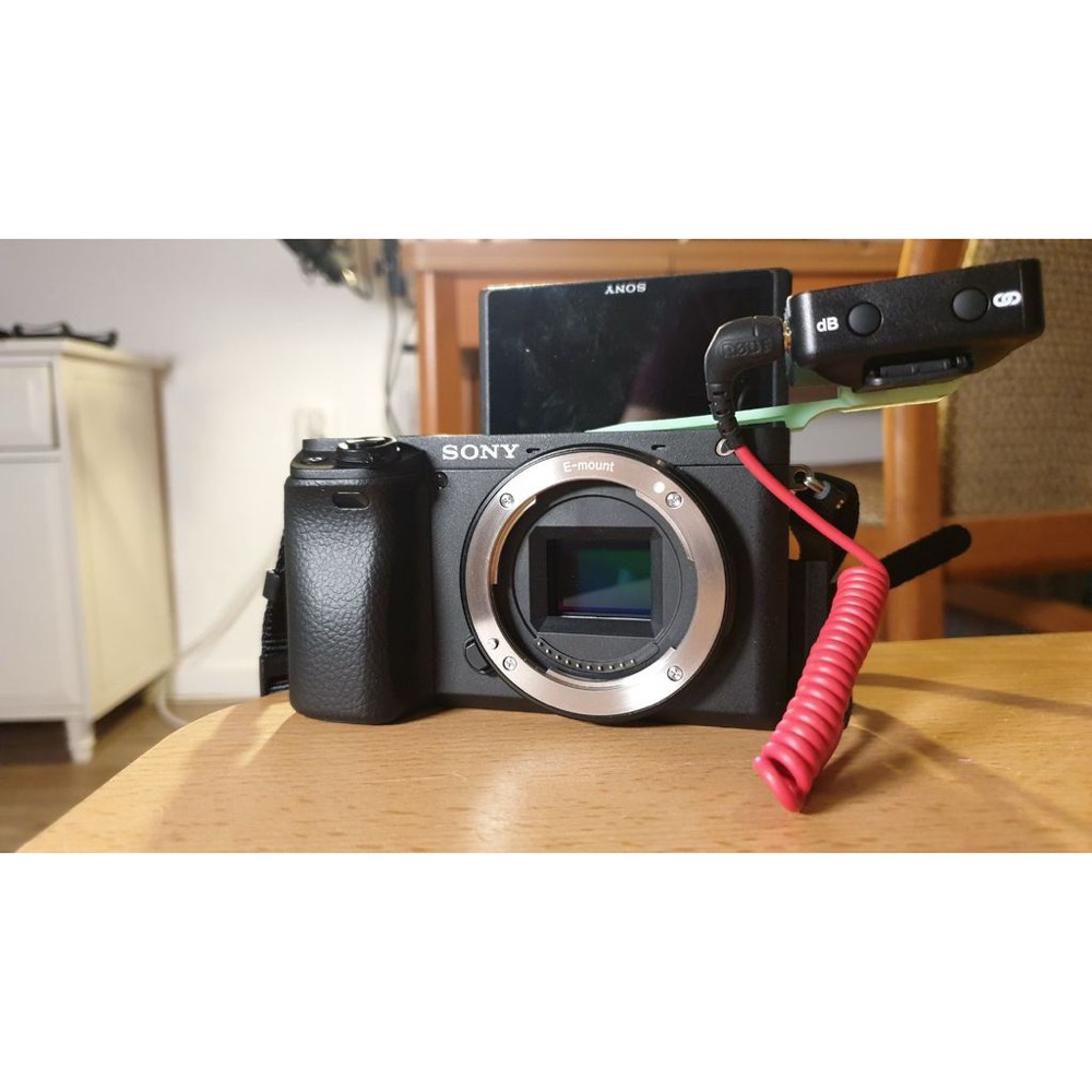 Sony A6400 Flaş Ayağı Yana Kaydırma Uzantısı (Çevrilebilir Ekran + Harici Mikrofon)