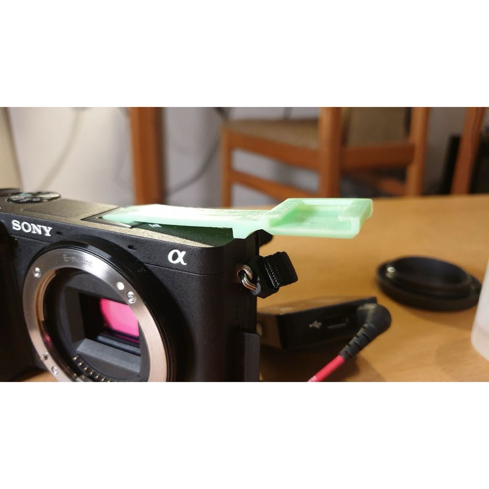 Sony A6400 Flaş Ayağı Yana Kaydırma Uzantısı (Çevrilebilir Ekran + Harici Mikrofon) görsel 3
