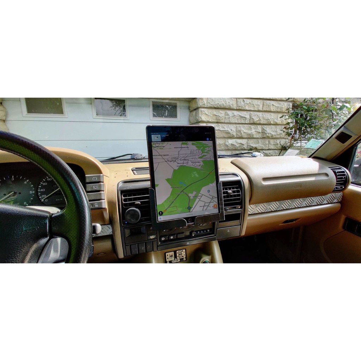 Land Rover Discovery 300Tdi iPad Pro Tutucu görsel 2