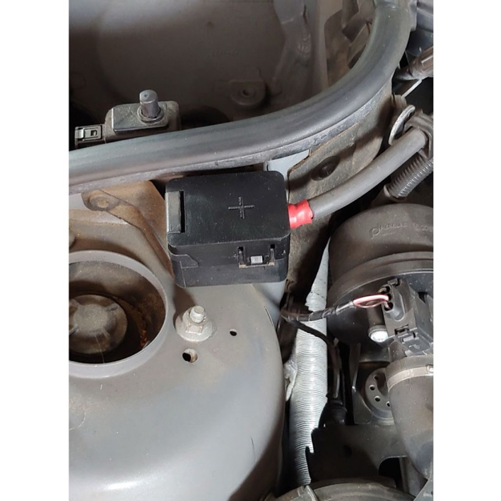 Akü Artı Kutup Başı Kapağı (BMW E46 Uyumlu) görsel 2