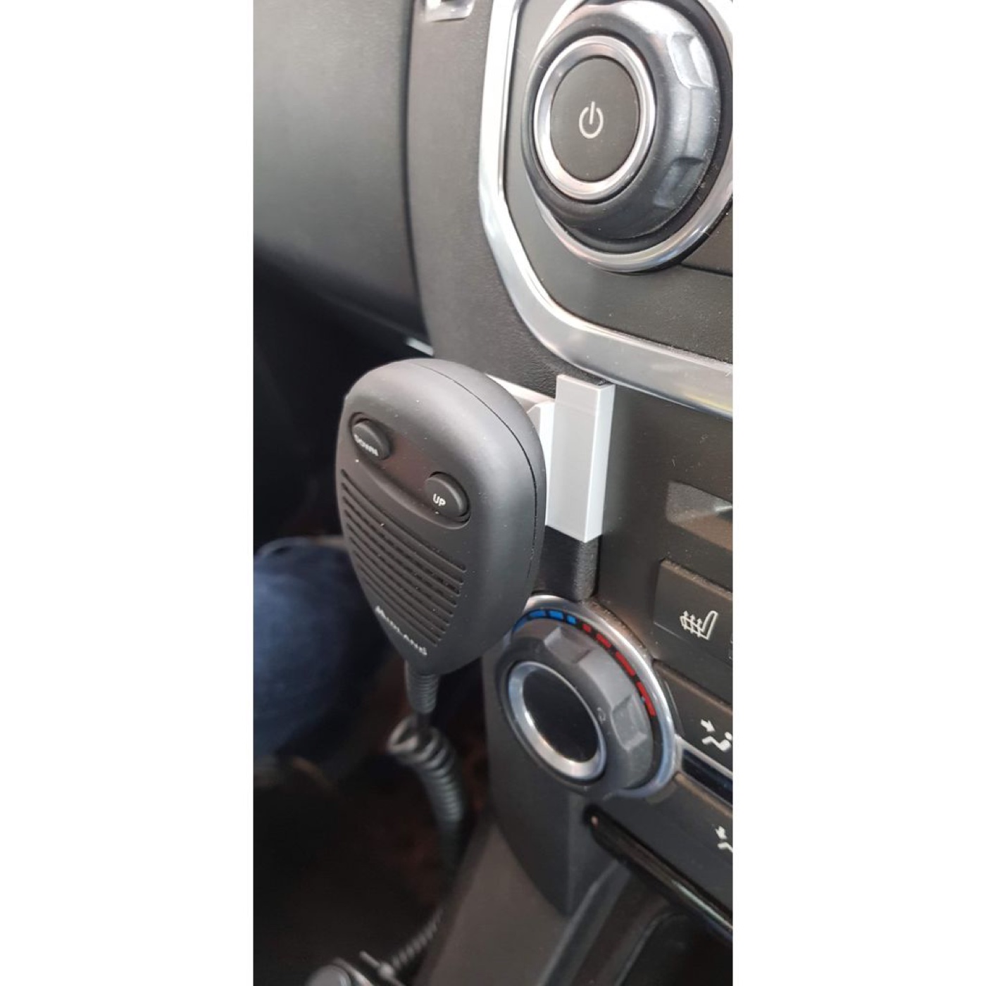 Land Rover LR4 Telsiz Mikrofon Tutucu görsel 2
