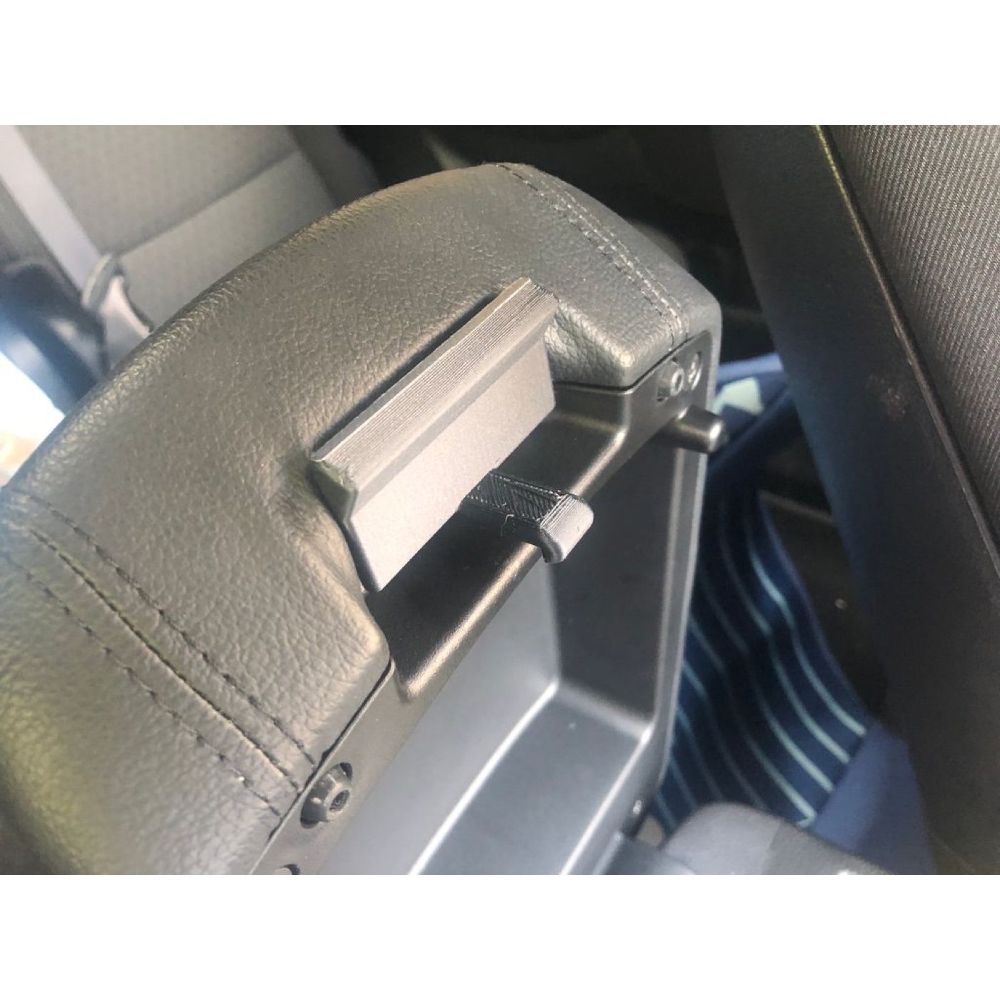 Kia Carens Kolçak Tutamağı görsel 2