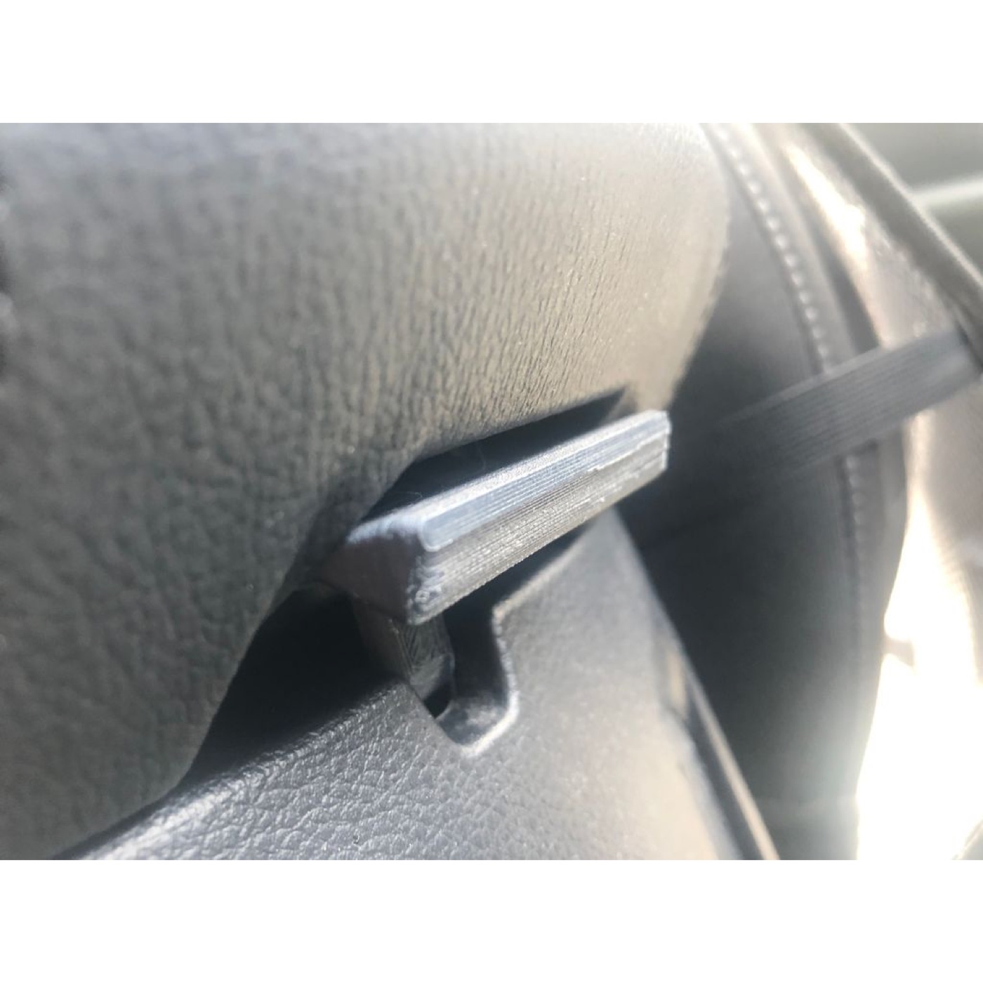 Kia Carens Kolçak Tutamağı görsel 3