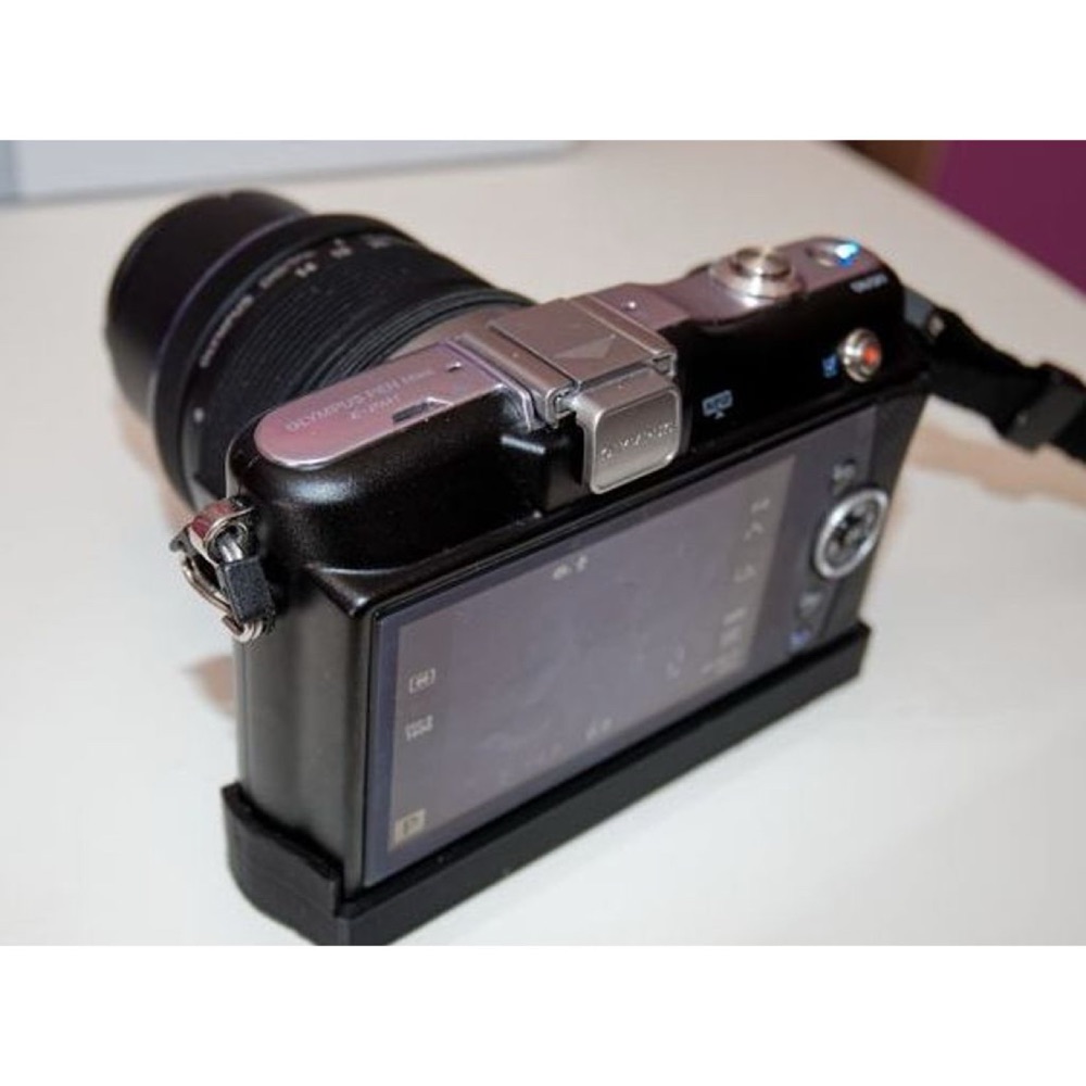 Olympus PEN E-PM1 El Tutamağı (Tripod Vidalı) görsel 2