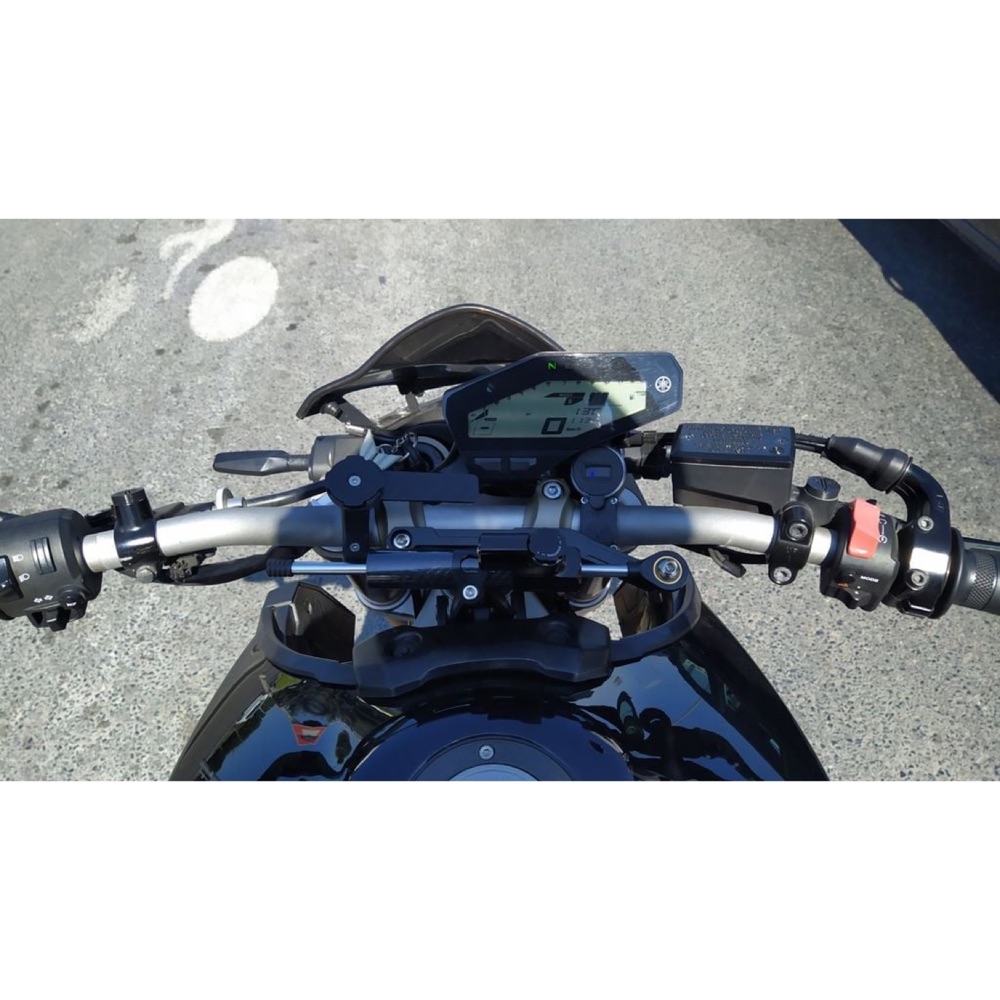 Yamaha MT-09 İçin Quad Lock Uyumlu Telefon Adaptörü görsel 5