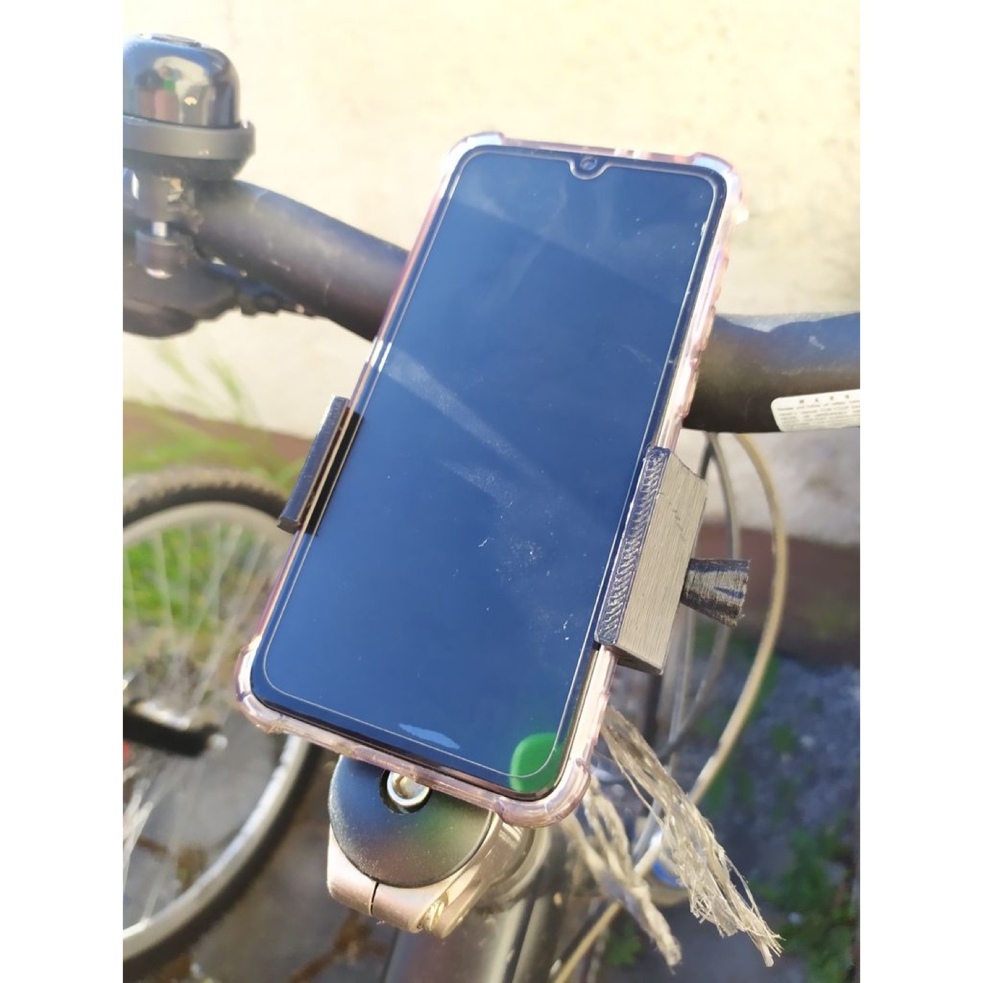 Bisiklet Telefon Tutucusu (Sağlam Yapı, Ayarlanabilir Kelepçe)