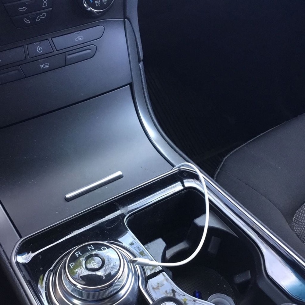 Ford Edge (2019) Telefon Tutucu görsel 5