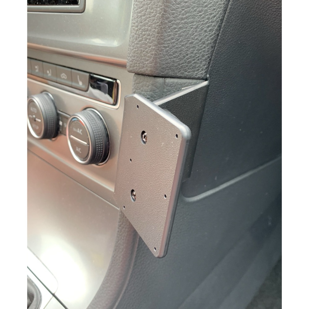 VW Passat / Golf iPhone X-XS Kılıf Montajı görsel 3